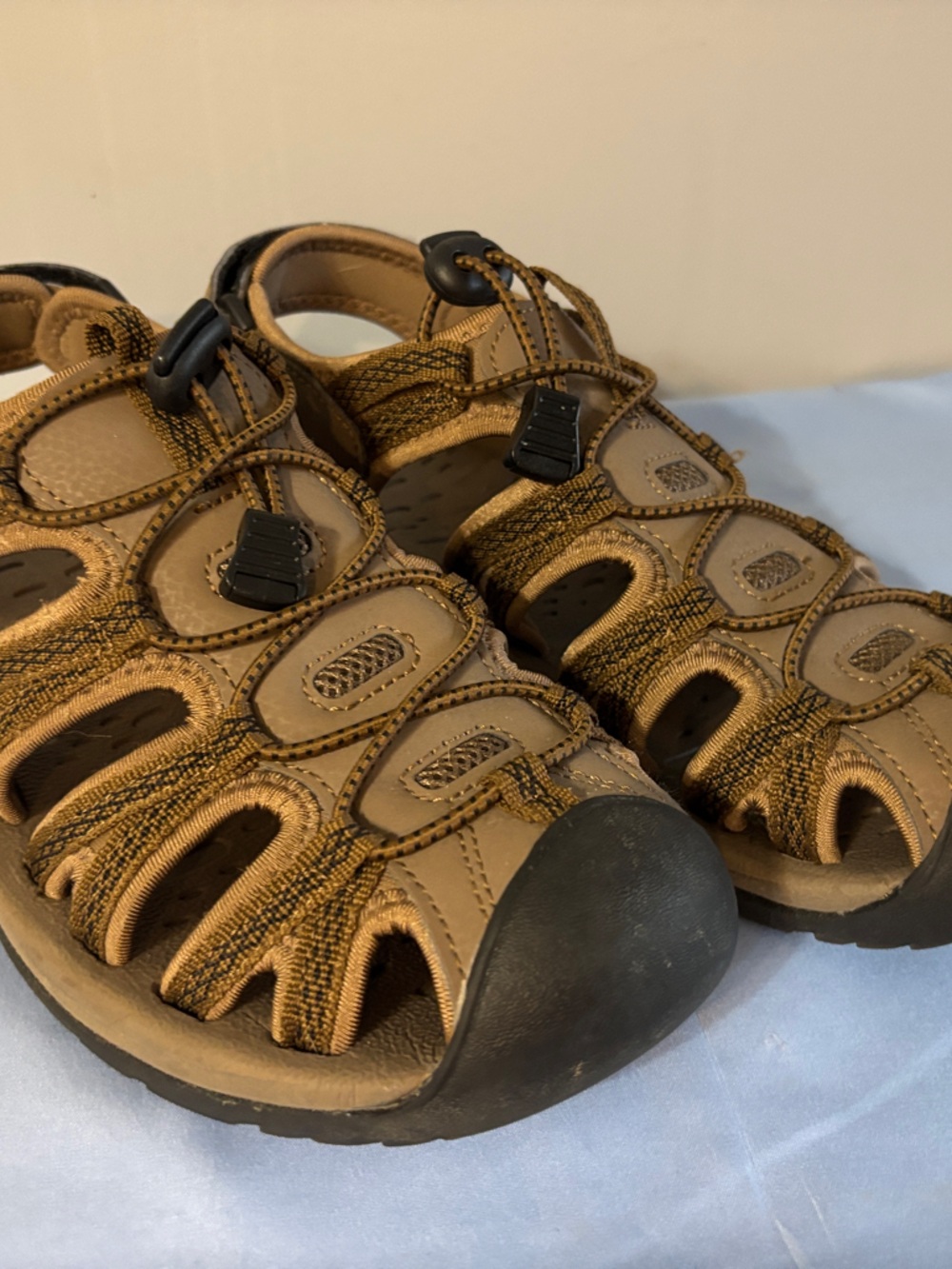 Dream Pairs Brown Closed-Toe Outdoor Sandals